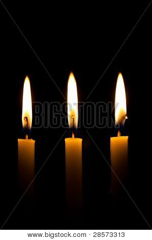 la bellezza del lume di candela in mezzo al buio