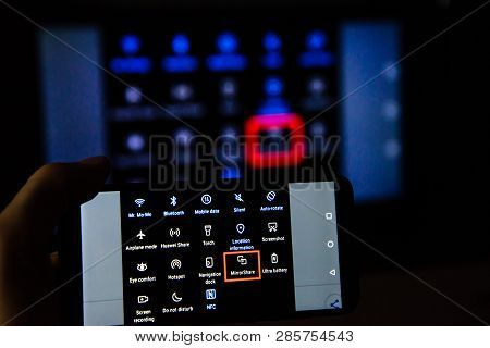 Los Angeles, California, Usa - February 21, 2019. Hands Holding A Smartphone On The Background Of Th