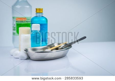 Wound Care Dressing Set And Stainless Steel Plate, Forceps, Iodine Cup, Conform Bandage, Elastic Coh