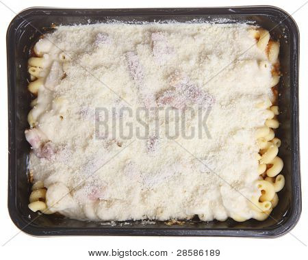 Pakattu pasta aterian kanaa, pekonia ja juustoa. Höyryssä.