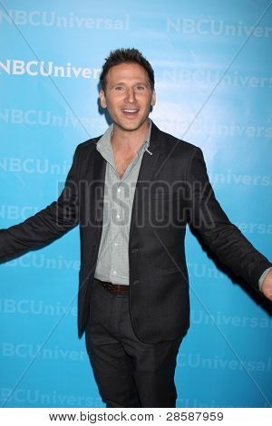 LOS ANGELES - JAN 6: Mark Feuerstein ankommer til NBC Universal All-Star vinter TCA festen på det 