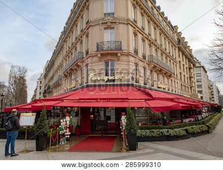 Paris, France, December 24, 2018 : Famous Restaurant Fouquets At Christmas Time. Its Is Located At T
