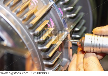 Close Up Hand Of Operator Use A Grinder Tool To Polish And Decorate Blade Of Roller Die Cut Or Workp