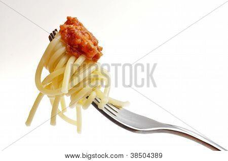 Comer espaguetis a la boloñesa