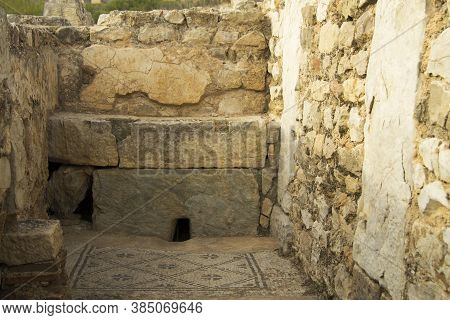Toilet Room For Two Person In Ancient Town Bulla Regia, Tunisia. Antic Roman Ruins And Architecture.