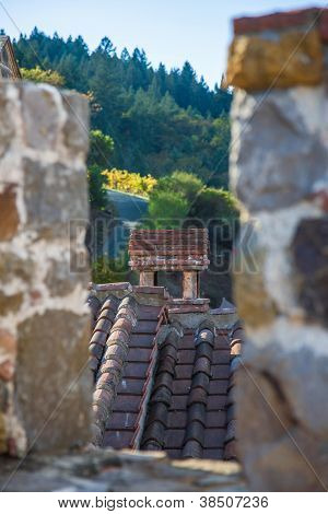 Turm, Dach und Wald