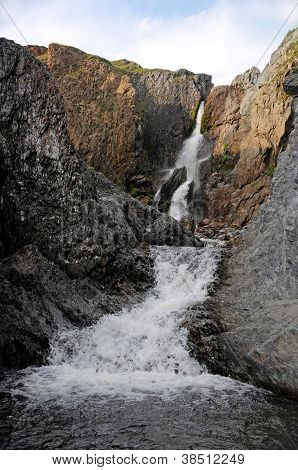 Водопад на реке Горный
