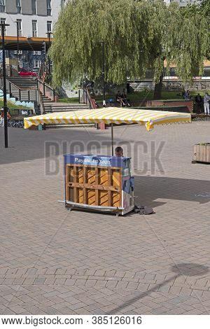 Bristol, Uk - August 17, 2017: A Man Plays A Piano Which Is Part Of Play Me I'm Yours, A Musical Art
