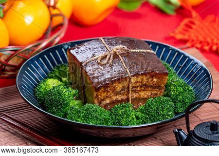 Dong Po Rou (dongpo Pork Meat) In A Beautiful Blue Plate With Green Broccoli Vegetable, Traditional