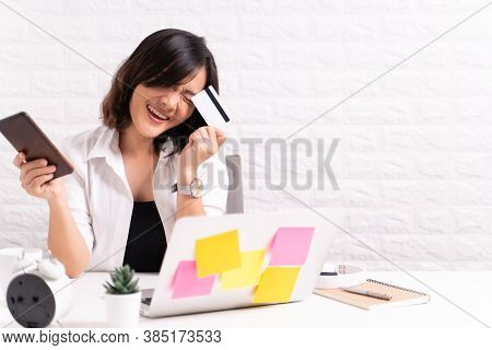Happy Woman Use Smart Phone And Credit Card At Office