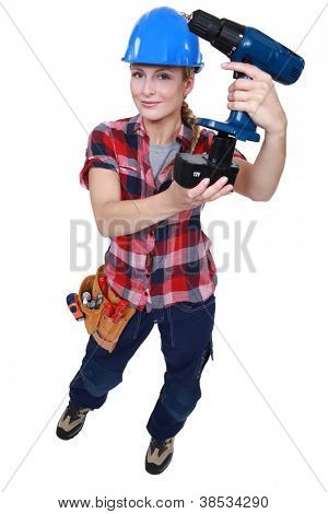 Tradeswoman 持有一种电池供电的电动工具