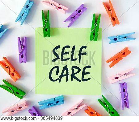 Sekf Care Different-colored Clothespins Boost The Mood And Hold A Leaf With The Inscription