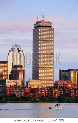 BOSTON, MA - JUN 20: Obezřetnostního Tower záběr na června 20, 2011 v Bostonu, Massachusetts. To stojí