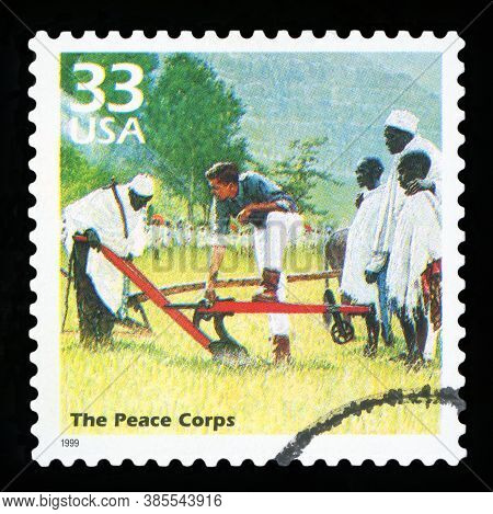 United States Of America - Circa 1999: A Postage Stamp Printed In Usa Showing An Image Of A Member O