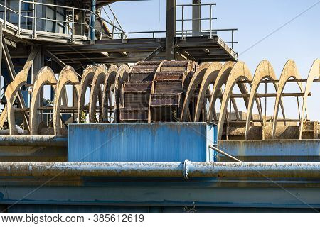 Cement Mill Sand Dewatering Machine And Machine For Transferring Gravel, Spoil For Transport Belts O