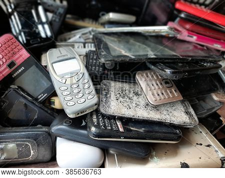 Bangkok, Thailand - September 16, 2020 Many Old Mobile Phones That Are Broken Or Not Working Or Are 