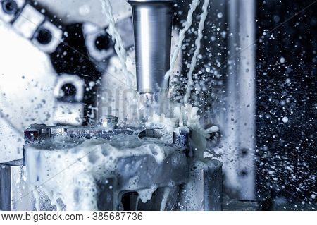 A Process Of Vertical Cnc Steel Milling With External Water Coolant Streams And Splashes
