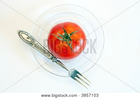 frischen Tomaten auf die Glasplatte.