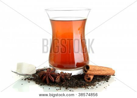 Türk çay, beyaz izole kadeh