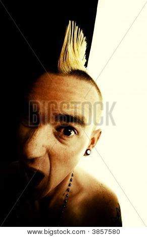 Hombre con un Mohawk