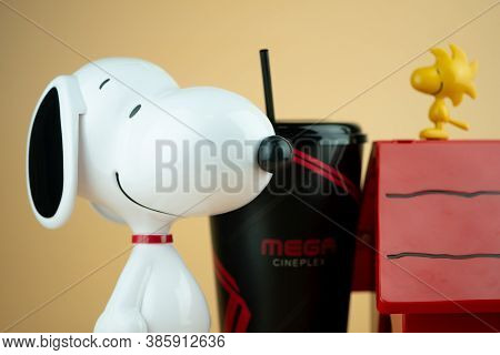 Samut Prakan, Thailand - September 18, 2020 : Close Up Of Snoopy Plastic Drink Cup And Woodstock Pop