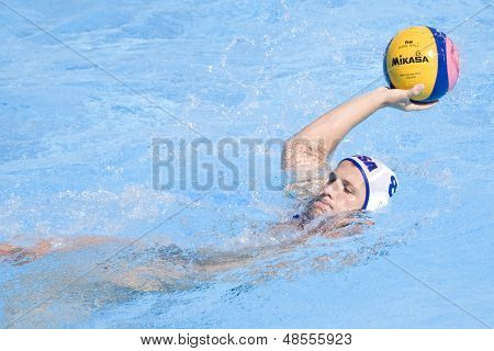 Heinäkuu 28 2009; Italia Rooma USA joukkuepelaaja Anthony Azevedo kilpailee miesten waterpolo quarterfina