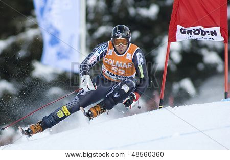 VAL GARDENA, Italien 16 December 2009. Jeremy Transue (USA) samtidig konkurrerer i Audi FIS Alpine Ski