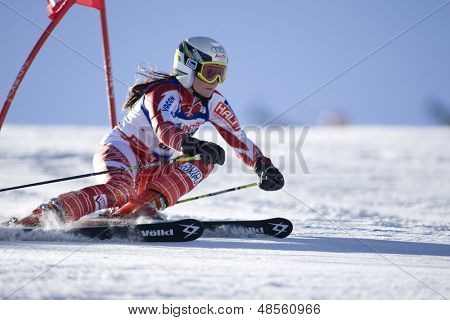 SOELDEN AUSTRIA 25 OCT, FIN Leinonen Sannni w torze slalom gigant kobiet przez Retten