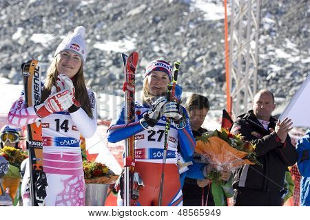 Rakousko SOELDEN OCT 25, Lindsey Vonn a Chemmy Alcott soutěžit v závodě dámské obří slalom na 