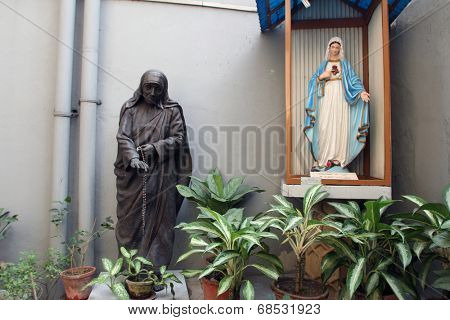 KOLKATA, INDIA - NOV 25, 2012: Statue of Blessed Teresa of Calcutta, commonly known as Mother Teresa (26 Aug 1910 - 5 Sep 1997), was Catholic missionary who lived for most of her life in India