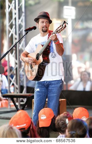 NEW YORK-JUL 18: Recording artist Jason Mraz performs in concert at NBC's 'Today Show' at Rockefeller Plaza on July 18, 2014 in New York City.