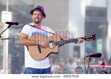 NEW YORK-JUL 18: Recording artist Jason Mraz performs in concert at NBC's 'Today Show' at Rockefeller Plaza on July 18, 2014 in New York City.