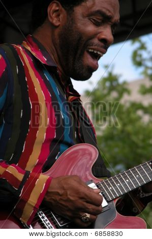 Calvin Louden provádějícího s KoKo Taylor na oslavu Fairfax, Fairfax, Virginia Červen 15,2005