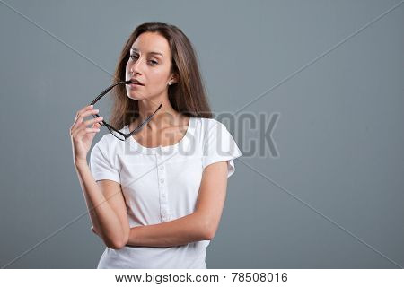 Attracting Girl With A Sidepiece In Her Mouth