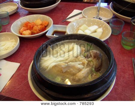 Kore ginseng tavuk çorbası erişte ile