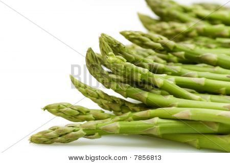 Asparagi su bianco