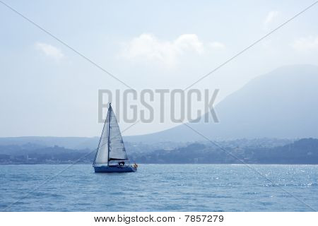 เรือใบเรือใบแหลมซานอันโตนิโอใน Denia