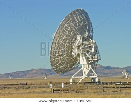 위성 접시의 VLA 필드