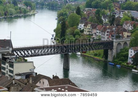 Sveitsi, näkymät kaupungin Stein Am Rheine pilvinen sää