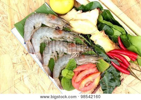 Shrimp and lemon chilli lemon grass kaffir lime leaves for soup spicy