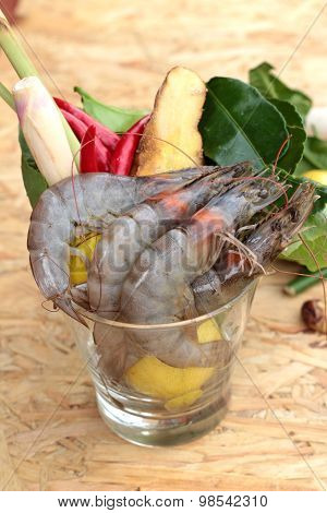 Shrimp and lemon chilli lemon grass kaffir lime leaves for soup spicy