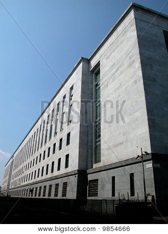 Edifício do Tribunal de lei em Milão, Itália