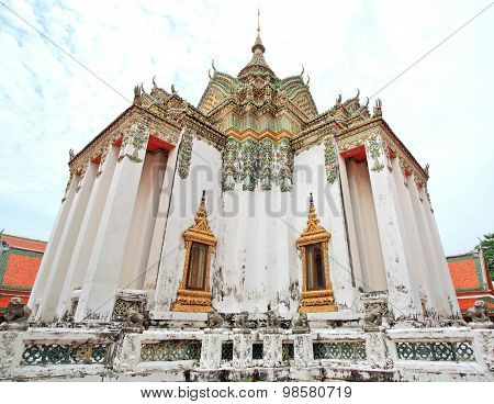 Large Vihara In Wat Pho (wat Phra Chetuphon)