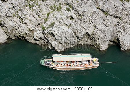 Sightseeing boat in Yosino river