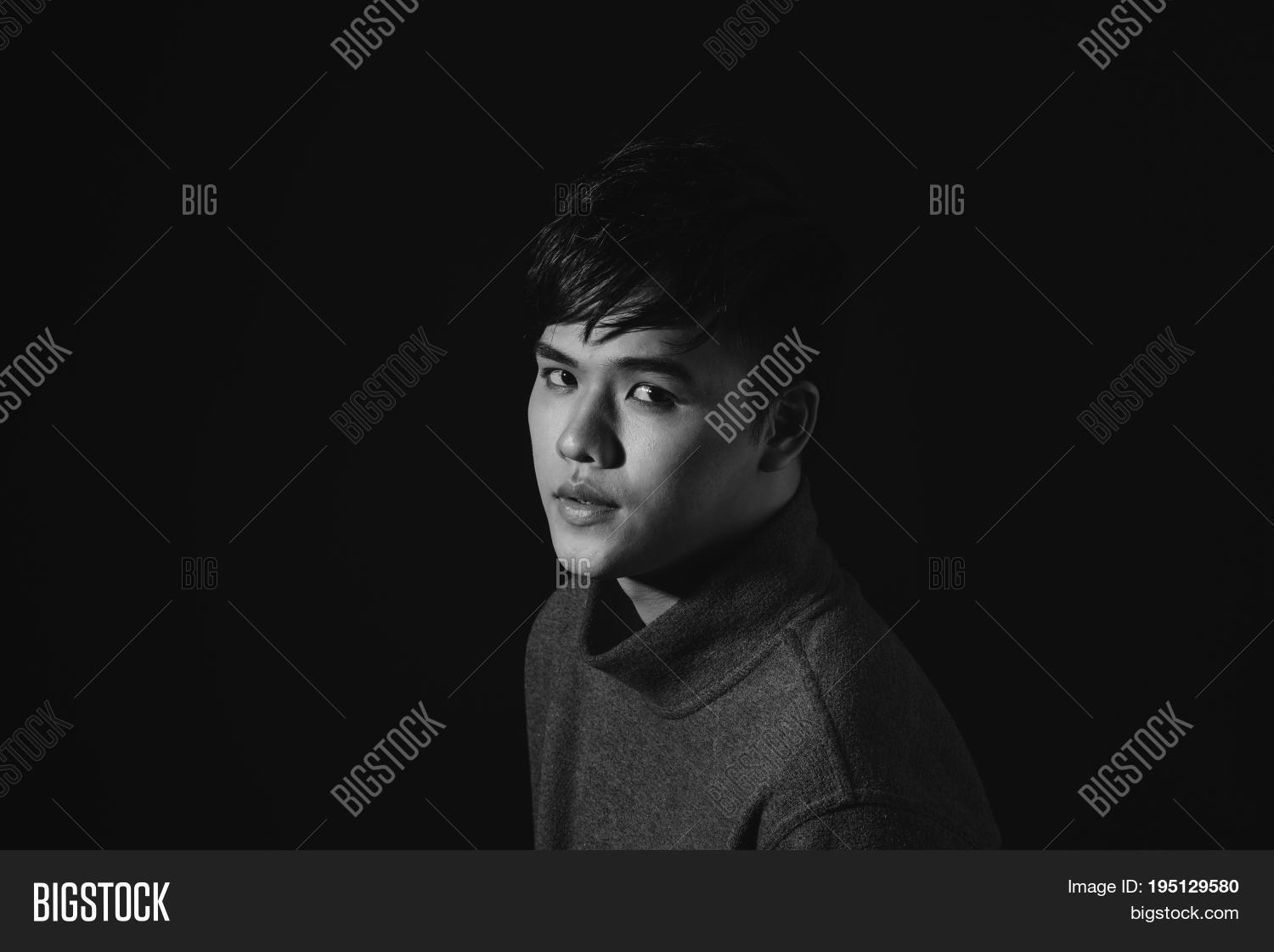 Young Asian Man 图片和照片(免费试用) | Bigstock