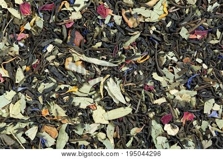 Tea on the basis of green Chinese Sencha tea, senna leaves, rose petals, cornflower and calendula.