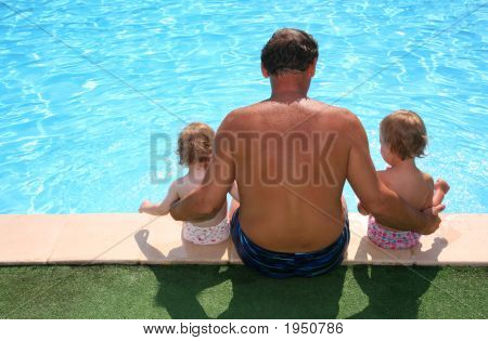 Farfar och Grand döttrar på Pool