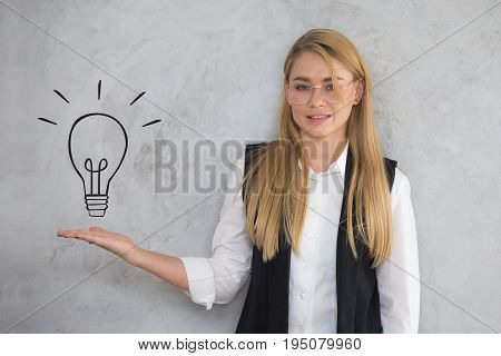 Young women showhand for present something with happy emotion with Light bulbs icon.