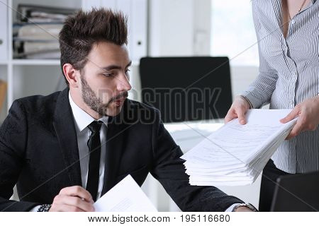 Female Employee Show Pack Of Documents To Manager