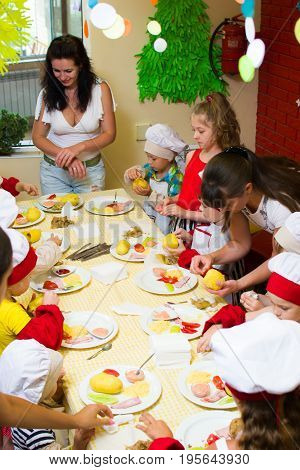 Alchevsk, Ukraine - July 16, 2017: Children's Master Class On Cooking Potatoes In The Oven With Ham 